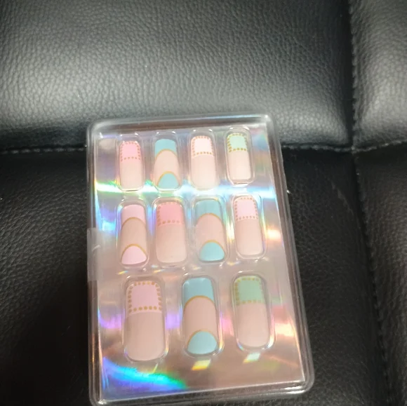 🆕 4 Sets of Nails - Picture 4 of 5